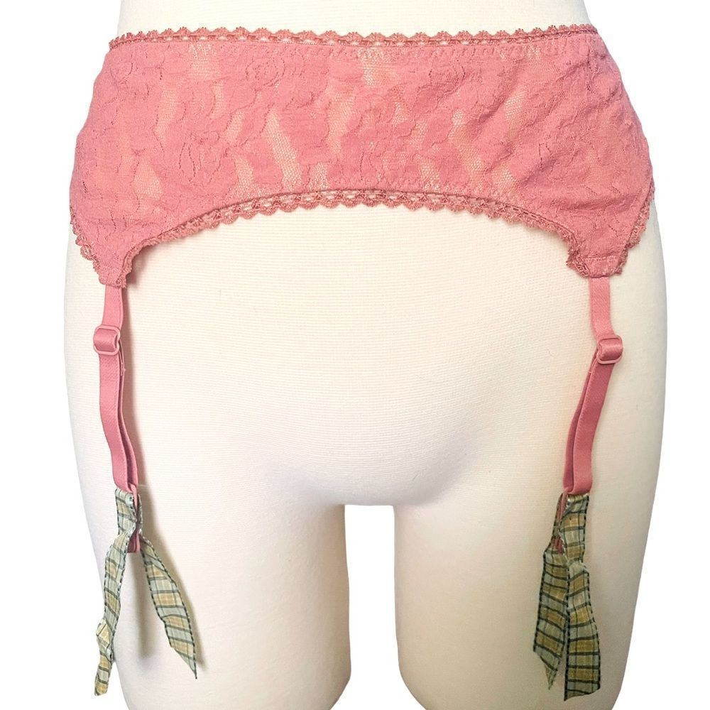 EUC Victoria’s Secret Lace Pink Garter Lingerie XS S